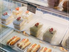 -白玉兰食品甜凤店(合生汇店)