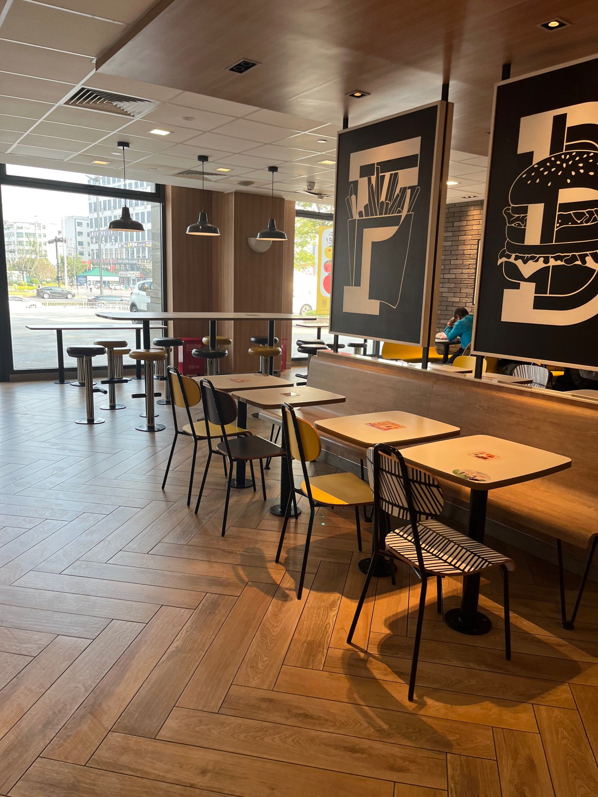 无论在哪里,麦当劳都会在嘴里