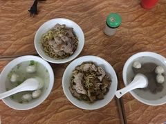 -松树干拌面店