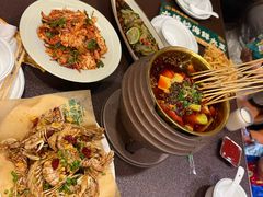 -曼听小寨海鲜烧烤·大连辣炒大王(盖州街店)