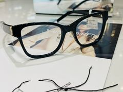 -YI OPTICAL 奕镜·蔡司战略合作店(长宁来福士店)