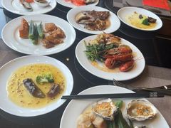-大中华希尔顿酒店-念自助餐·嗨啤·小龙虾