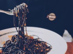 墨鱼面伴虾和卡拉布利亚肉肠番茄汁-FISH&POTATO Cō(地中海美食 万象城店)