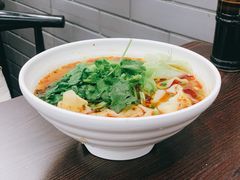 麻辣抄手（香菜自己家）-耙豌豆重庆小面