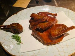 脆皮乳鸽-新荣记(BFC外滩金融中心店)