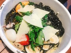 香草海鲜雷司令白葡萄酒烩墨鱼面-ATLAS COFFEE(雅居乐中心店)