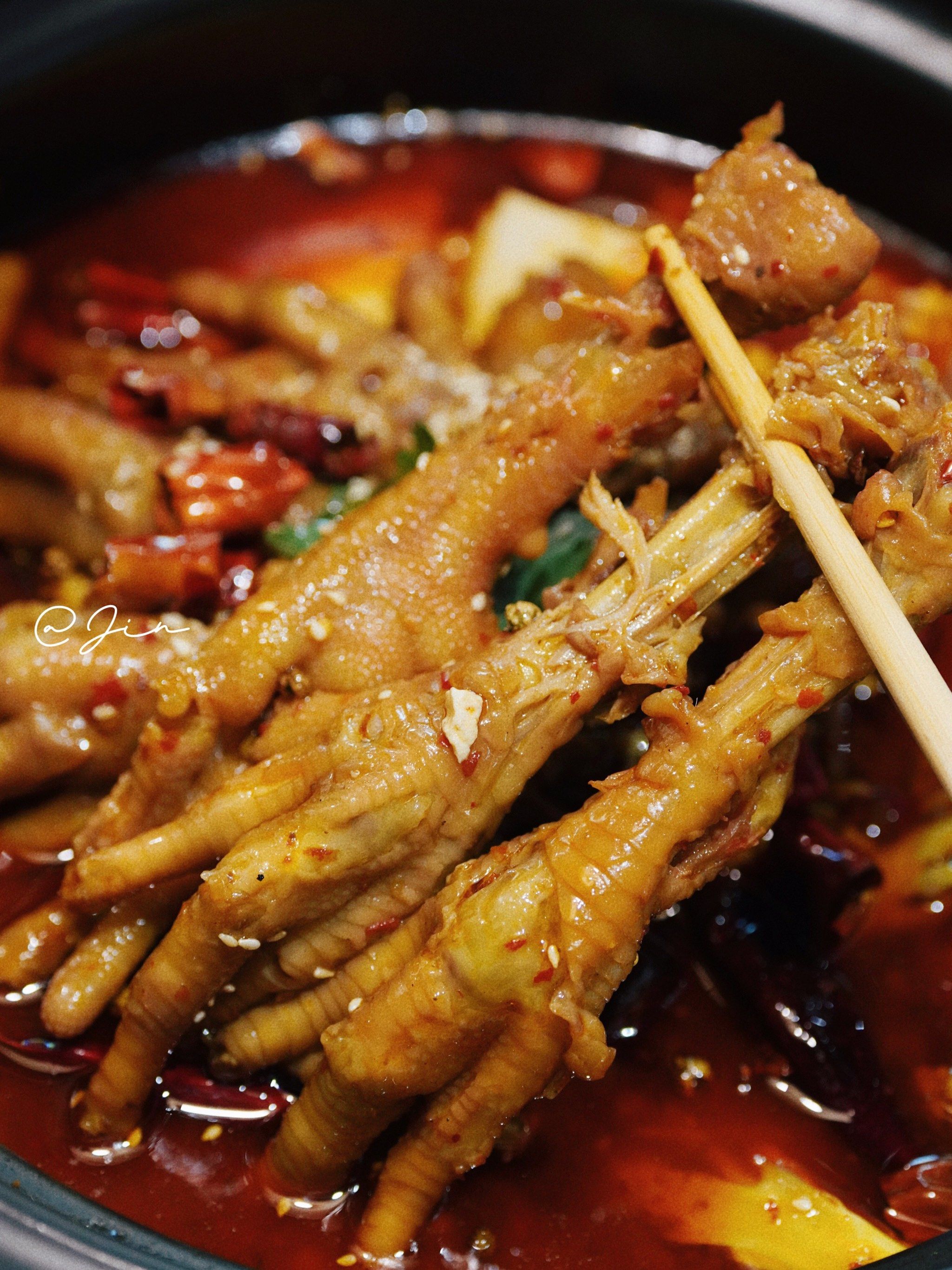 n
94凤九耙鸡脚
招牌的耙鸡脚必须的来一盆
用的长腿的鸡脚