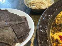 -渝嘴小老弟老火锅(华新村店)