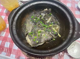 0元玩转这座城这顿鱼头、茄子煲与蛤蜊堪称舌尖盛宴！