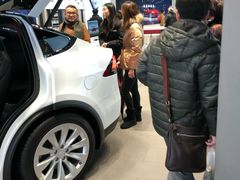 -TESLA 特斯拉(上海太古汇体验店)