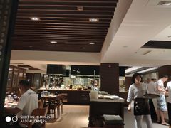 大堂-JW万豪厨房餐厅·滨海草坪烧烤·海鲜·海景(三亚绿发山海天JW万豪酒店)