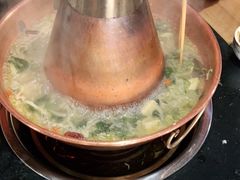 -果松木炭酸菜铜火锅·外婆参鸡汤
