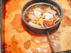 -老牌坊云南鱼豆花火锅(哈西万达店)