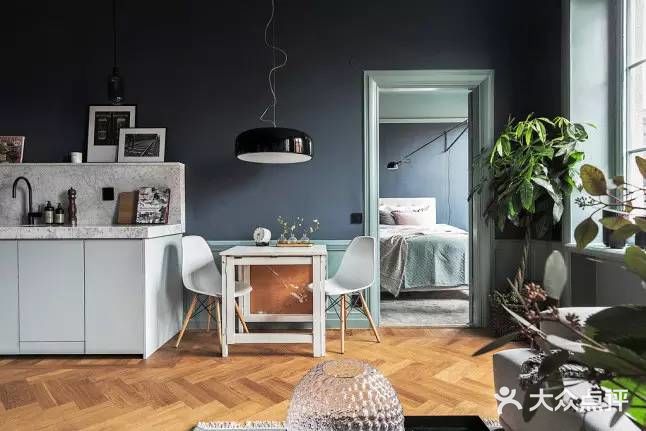 暗色系也能很出彩啦 