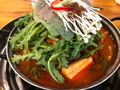 土豆排骨火锅-喇喇排骨火锅·传统韩式脊骨汤(望京西园总店)