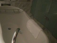 -上海滴水湖皇冠假日酒店