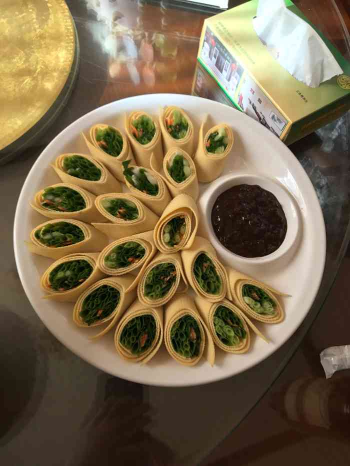 同盛祥饭庄(柳口路店"坐落在融盛装饰城第一排门脸房里,挺好找的.