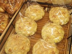 -顶东面包花园·生日蛋糕(世博店)