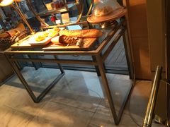 面包甜点陈列柜-西安高新希尔顿酒店·咖啡露台西餐厅
