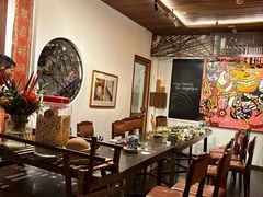 -Cuc Gach Quan Restaurant