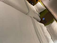 -潮漫酒店(北京通州环球度假区临河里地铁站店)