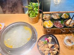 -一朵菌·野生菌探索家火锅(南亚店)