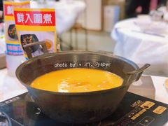 浓厚原只鸡煲花胶汤-鲜入围煮花胶鸡海鲜火锅