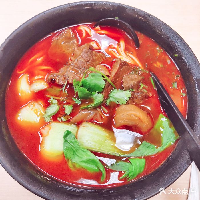 李先生加州牛肉面大王(鞍山大润发店)半筋半肉面图片