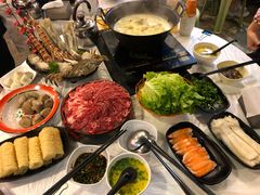 -鲜入围煮花胶鸡海鲜火锅