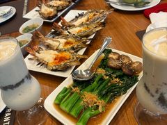-Chom Cafe and Restaurant