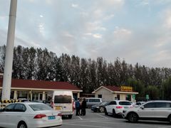 -窦店服务区-停车场