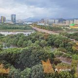 自助餐厅是一个让人吃饱喝足的地方