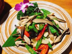 青椒炒黑皮鸡菌-觅山云南菜(泊富ICITY店)