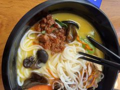 -桥香园过桥米线(国贸店)