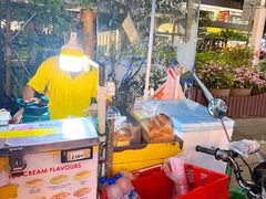 -詹爷爷乌节路街头冰淇淋