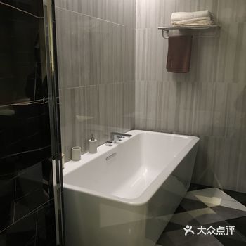 欢迎来到曲美家居餐厅展示区