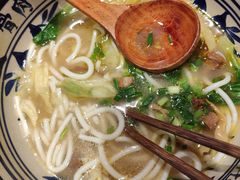 -鑫花溪牛肉米粉(东环大润发店)