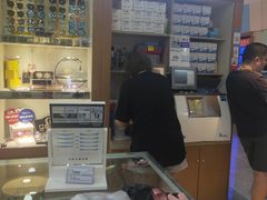 -三叶眼镜城批发市场(上海火车站店)