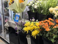 -何兮花店·气球派对鲜花店(马桥银春路万科城店)