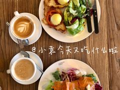 班尼迪克蛋-Common Table · Brunch & Coffee