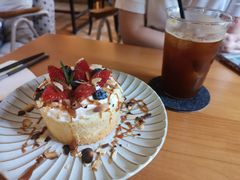 -彳亍咖啡·这里(水湾路店)