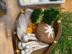 -山川小町·极番烧肉(新地假日广场店)