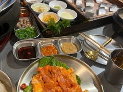 -围炉肉舍•炭烤活鳗•丹东海鲜烤肉(步行街店)