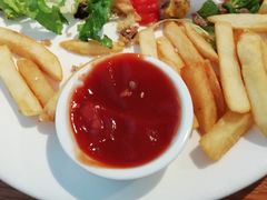 经典牛肉汉堡-ZEMOCAFE·FUSION FOOD(西交利物浦店)