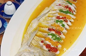 Three-Flavor Steamed White Fish