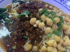 -渝之汇牛肉豌杂面
