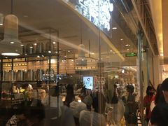 等位区-喜茶(深圳东门1234店)