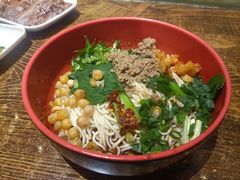 -爆炸头阿姨小四川正宗川味小吃(无任何分店)