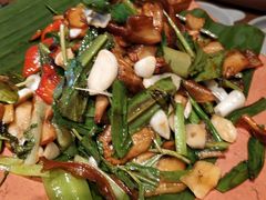 包烧野生牛肝菌-云海肴·汽锅鸡·云南菜(天山百盛优客店)