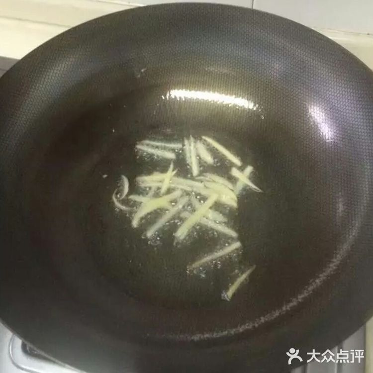 炒冬瓜是很适合夏天的一道家常菜，很方便解暑